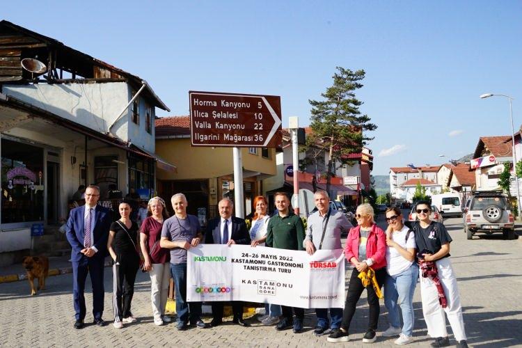 <p>“Horma Kanyonunda yürürken heyecanlandım, muhteşem bir yer”</p>

<p>Horma Kanyonu’nu gezen Mustafa Yasin Çakar da, şunları kaydetti: “Kastamonu’yu gezmekten çok keyif aldık. Tüm turizmci dostlarımızı Kastamonu’nun güzelliklerini görmeye davet ediyorum. Şu anda Horma Kanyonundayız. Harika bir yürüyüş parkurundayız. Gerçekten şu anda bile konuşurken adrenalimiz çok yüksek. Burası çok güzel değerlendirilmiş. Burası Dünyada eşi benzeri olmayan yerlerden bir tanesidir. İlk defa buraya geliyorum. Kitaplarda, internette, televizyonlarda, gazetelerde anlatıldığı veya görüldüğü gibi değil. Kesinlikle Horma Kanyonu’nda bir gününüzü harcamanız gerekiyor.</p>

