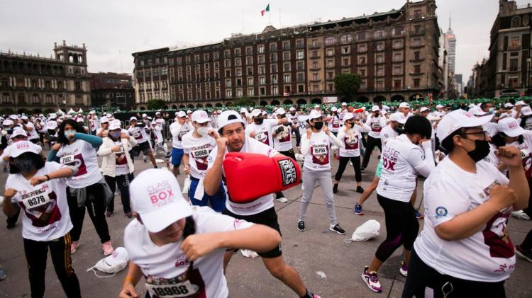 <p>Meksika'da dünyanın en kalabalık boks dersi düzenlendi. Başkent Mexico City'de 14 bin 299 kişinin katıldığı etkinlik Guiness Rekoru'nun da yeni sahibi oldu.</p>

<p> </p>
