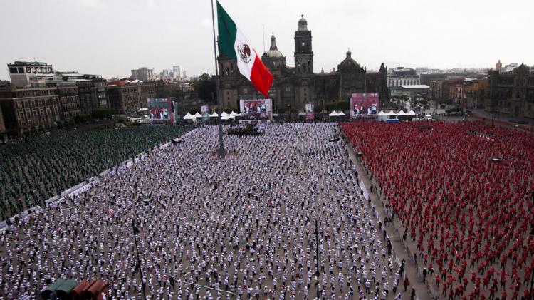 <p>Meksika dünyanın en kalabalık boks dersine ev sahipliği yaptı.</p>

<p> </p>
