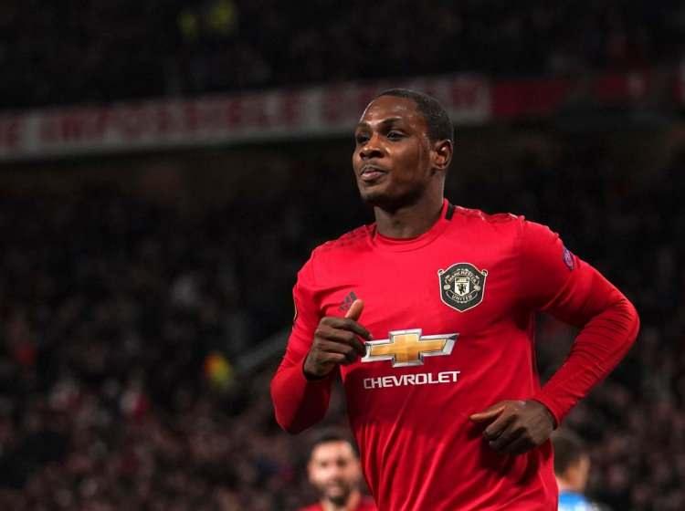 <p>Beşiktaş'tan Odion Ighalo'ya teklif!</p>

<p>Suudi Arabistan ekiplerinden Al Hilal'in formasını giyen Odion Ighalo ile ilgili flaş bir iddia ortaya atıldı.</p>

<p>Arap basınında yer alan haberlere göre Nijeryalı futbolcu için Beşiktaş 'ın, 3 milyon Euro'luk teklif yaptığı öne sürüldü. 33 yaşındaki oyuncunun, Avrupa'ya dönmeye sıcak baktığı belirtildi.</p>

<p>İghalo, daha önce Udinese, Granada, Watford ve Manchester United gibi takımların formasını giymişti.</p>
