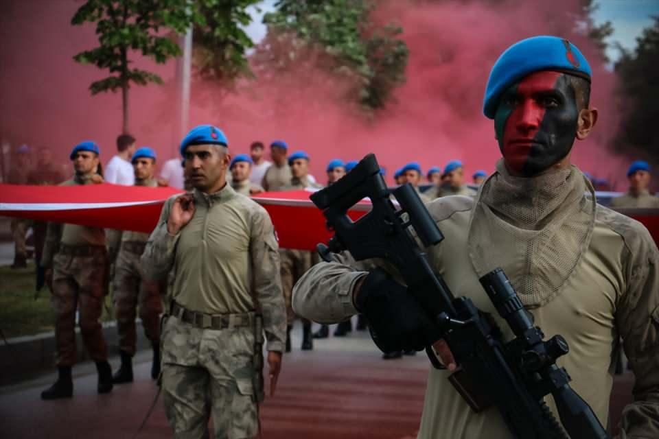 <p> Bu yürüyüşte atılan her adım; güzergahın son durağına değil, hakikatin ta kendisine ulaşmamızı sağlıyor. </p>
