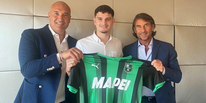 <p><strong>Agustin Alvarez</strong></p>

<p>Penarol -> Sassuolo</p>

<p>Bonservis: 12 milyon Euro</p>
