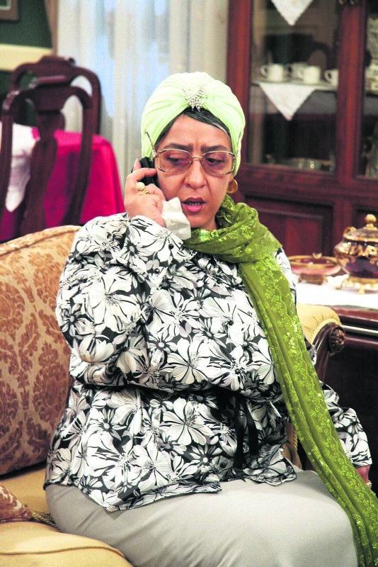 <p><span style="color:#800080"><strong>1972 yılında dünyaya gelen Kaya, 95 yılında Bilkent Üniversitesi'nde Müzik ve Sahne Sanatları Fakültesi Tiyatro Bölümü'nü başarıyla bitirdi.</strong></span></p>