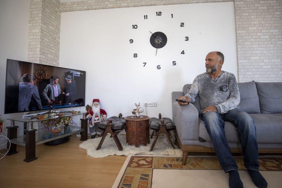 <div>Boş durmak yerine bir şeylerle uğraşmayı, öğrenmeyi ve öğretmeyi çok sevdiğini anlatan Zeybek, Almancayı öğrendikten sonra Türkçe ve Almanca özel dersler vermeye başladığını kaydetti.</div>

<div> </div>

<div> </div>
