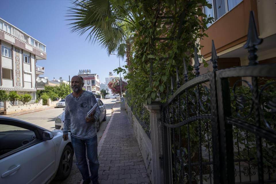 <p>Konya'nın Akşehir ilçesindeki endüstri meslek lisesi elektrik bölümünü dereceyle bitiren ve 17 yaşında Gölcük Tersanesi'nde elektrik teknisyeni olarak çalışmaya başlayan Zeybek, 21 yaşında Türkiye Elektrik Kurumu sınavını birincilikle kazandı.</p>

<p> </p>
