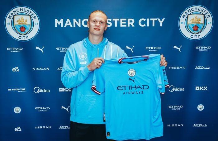 <p><strong>Erling Haaland</strong></p>

<p>Borussia Dortmund -> Manchester City</p>

<p>Bonservis: 75 milyon Euro</p>
