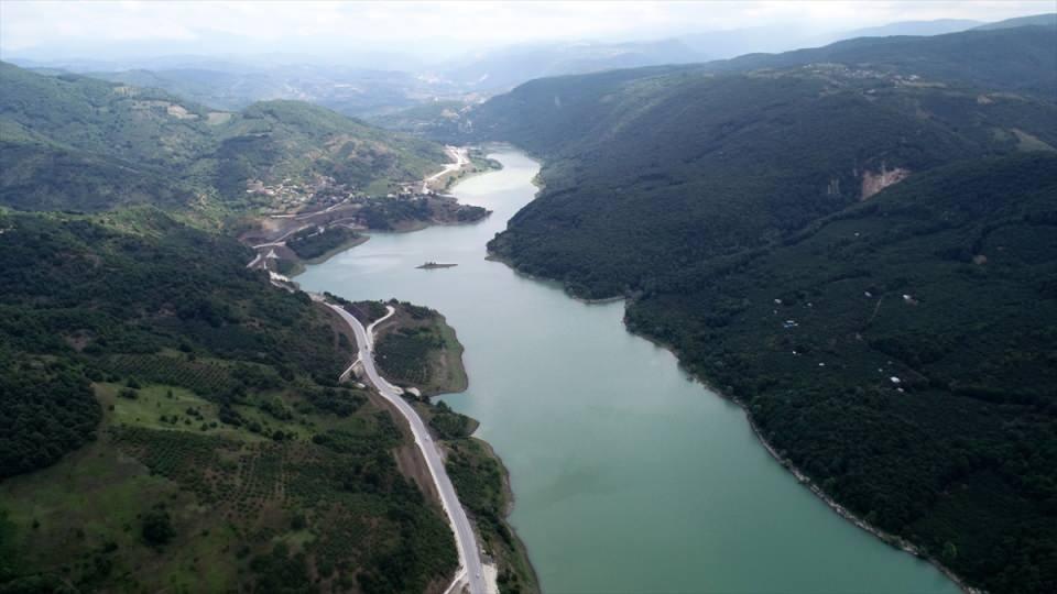 <p>Düzce Ovası'nda yürütülen tarımsal faaliyetlere önemli katkı sağlayan baraj, kentte aktif tarım yapılan 30 bin dönüm arazinin yüzde 45'inin su ihtiyacını karşılıyor.</p>

<p> </p>

