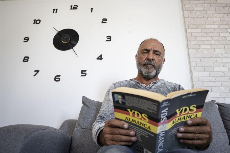 <p>Zeybek, "Gecikmiş hayalimi gerçekleştirmek için tekrar sınava girdim, tek tercihim vardı o da Akdeniz Üniversitesi Alman Dili ve Edebiyatı. Sınavı kazandım.</p>