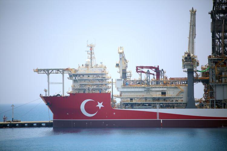 <p>Fatih, Kanuni ve Yavuz'un ardından hidrokarbon arayan filonun dördüncü üyesi olacak gemide, ekipmanların yerleştirilmesi, teknik işlemler, sertifikalandırma ve diğer boyama çalışmaları sürüyor.</p>

<p> </p>
