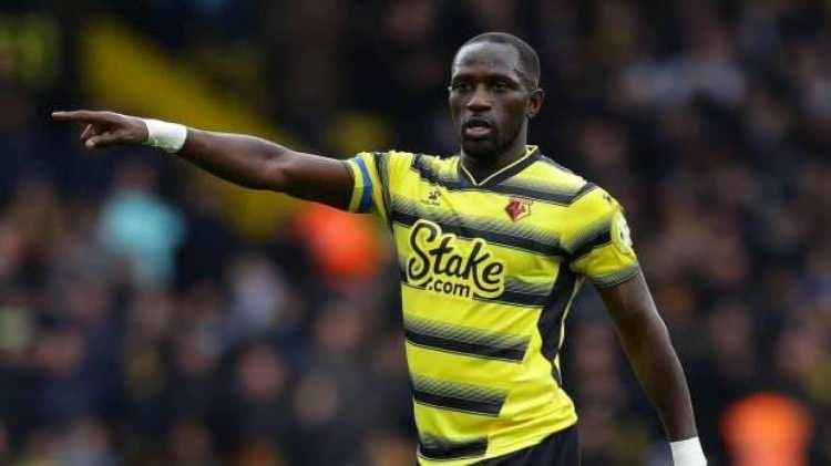 <p>Moussa Sissoko, Fenerbahçe'ye önerildi!</p>

<p>Watford ile Premier Lig'den düşen Fransız orta saha oyuncusu Moussa Sissoko, menajerler tarafından Fenerbahçe'ye önerildi.</p>
