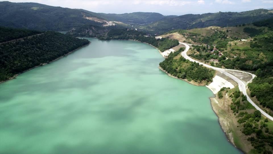 <p>Düzce'de tarım faaliyetlerine su sağlayan ve 2 yıl önce yaşanan kuraklık sonucu seviyesi düşen Hasanlar Barajı, son yağışlarla suya doydu.</p>
<p> </p>