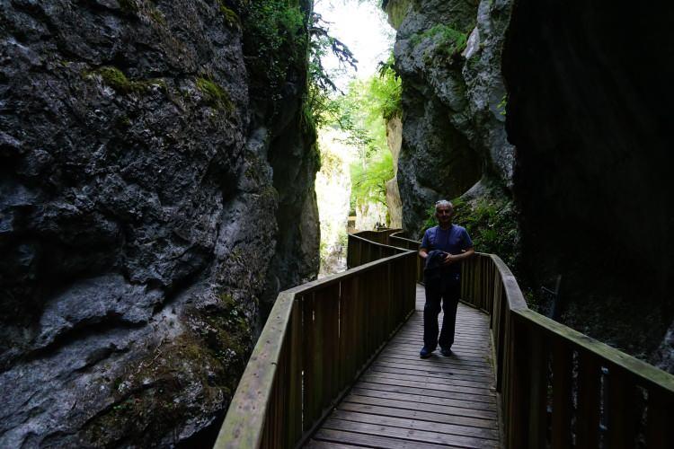 <p>Pınarbaşı Belediye Başkanı Şenol Yaşar, 2021 yılında pandemiye rağmen Pınarbaşı ilçesini 200 bin turistin ziyaret ettiğini belirterek, “Pınarbaşı ilçemiz doğa turizm ile ilgili Kastamonu’da lokomotif görevini üstlenmiş durumunda. Çünkü Pınarbaşı, doğal güzellik anlamında Türkiye’de hiçbir yerde örneğini göremeyeceğimiz doğal akvaryum niteliğine sahiptir.</p>
