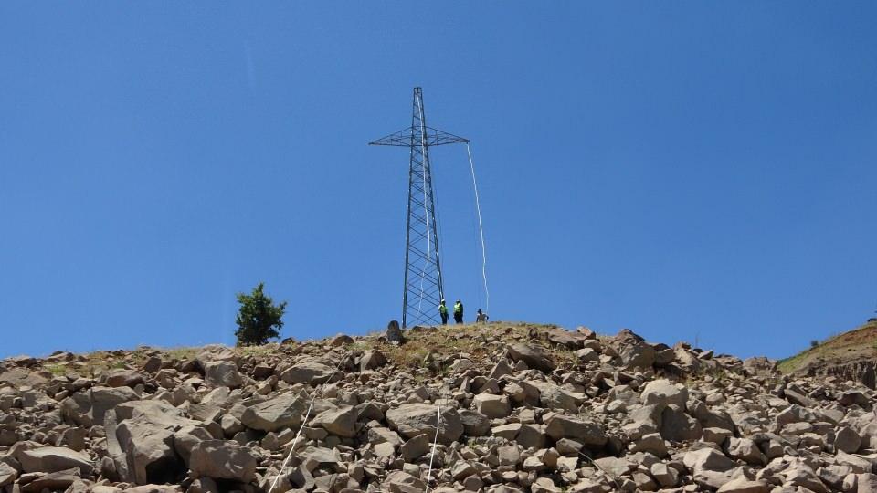 <p>Toplamda 154 direkle 3 bin 500 metre enerji nakil hattı çekilerek Yörecik (Zengök) köyündeki 25 aboneye enerji arzının sağlanması için çalışmalar yapılmaktadır. Şu an yaklaşık 25 hanede yaşam var. </p>
