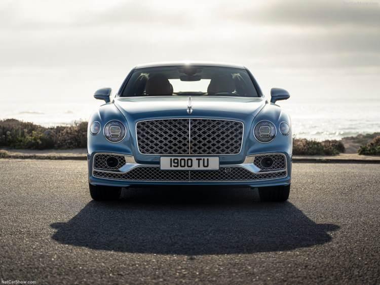 <p><strong>2022 Bentley Flying Spur Mulliner...</strong></p>