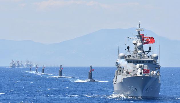 <p>Yunanistan'ın Doğu Ege adalarındaki gayriaskeri statüsünü ihlal etmesi sonrası bölgede oluşan gerginlik akıllara şu soru işaretini getirdi. Türkiye'nin donanması mı daha güçlü, yoksa Yunanistan'ın mı? İşte envanter rakamlarıyla Türkiye ve Yunanistan'ın donanma gücü...</p>
