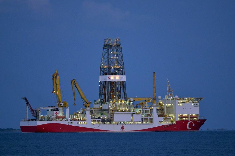 <p><strong>2- YAVUZ SONDAJ GEMİSİ</strong><br />
<br />
Türkiye'nin "Milli Enerji ve Maden Politikası" kapsamında, denizlerdeki arama ve sondaj faaliyetlerinin artırılması amacıyla TPAO tarafından satın alınan Yavuz da 2018'de envantere katıldı.</p>
<p> </p>