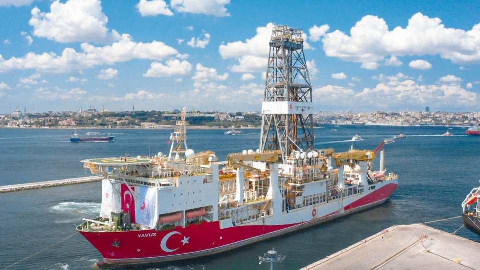 <p>Dünya genelinde bu konseptteki 16 gemiden biri olma özelliğini taşıyan Yavuz'da spor ve sinema salonu, dinlenme odaları bulunuyor. Gemide tam zamanlı bir doktorun görev aldığı 4 yataklı mini bir hastane de yer alıyor.</p>
<p> </p>