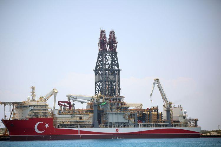 <p>Geminin dış yüzeyine Türk bayrağı işlendi, bir yüzeyi de kırmızı-beyaza boyandı.</p>
<p> </p>