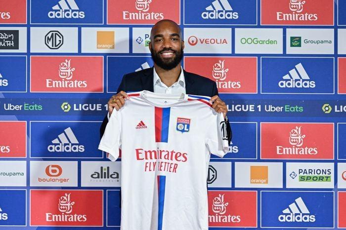 <p><strong>Alexandre Lacazette</strong></p>

<p>Arsenal -> Lyon</p>

<p>Bedelsiz</p>
