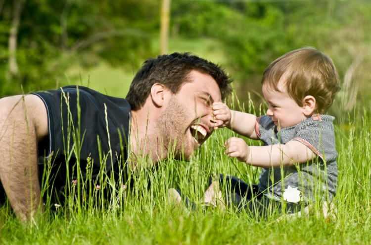 <p><span style="color:#000000"><strong>Fedakarlık, sevgi, sabır ve güzellik ne demek tarif et deselerdi; babam derdim canım babam seni bir gün değil her gün çok seviyorum. Babalar günün kutlu olsun.</strong></span></p>