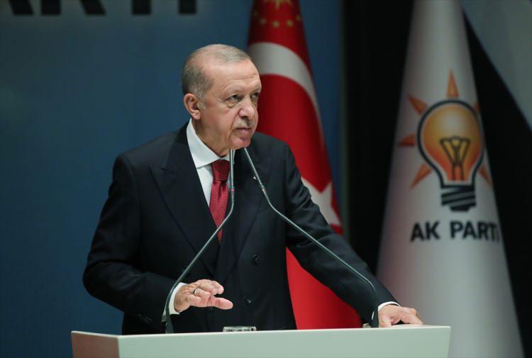 <p>Cumhurbaşkanı Erdoğan, AK Parti Genel Merkezi'nde düzenlenen Genişletilmiş İl Başkanları Toplantısı'nda yaptığı konuşmada, seçim takviminde bir yıldan geriye doğru saymaya başlanılan bir dönemde artık geçen her günün, her geçen haftanın kendileri için adeta hazine kıymetinde olduğunu belirtti.</p>

<p> </p>
