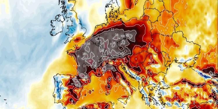 <p>Almanya</p>

<p><br />
Almanya Meteoroloji Dairesi (DWD) hafta sonunda özellikle ülkenin güney ve orta kesimlerinde sıcaklığın 38 dereceye kadar çıkacağını ve gece saatlerinde de sıcaklığın 20 derecenin altına inmeyeceğini duyurdu.</p>
