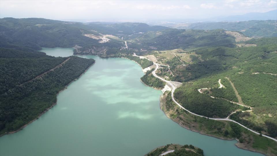 <p>Sulama ve taşkın kontrolü amacıyla 1972'de Yığılca ilçesi Küçük Melen Çayı üzerinde inşa edilen baraj, 80 metre yüksekliğe ve 1 milyon 651 bin metreküp su kapasitesine sahip.</p>
<p> </p>