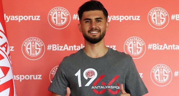 <p>Soner Aydoğdu<br />
<br />
Göztepe (Başakşehir) -> Antalyaspor</p>