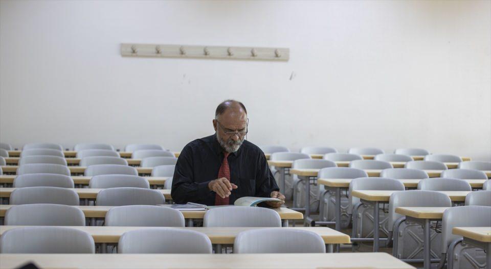 <p>Hiçbir şey için geç olmadığını ifade eden Zeybek, "İnsanın hayalini gecikmiş olsa da gerçekleştirmesi mutluluk verici. </p>
