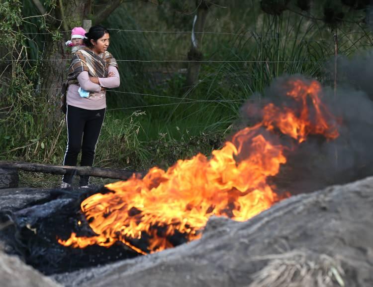 <p>PROTESTOLAR NASIL YAYILDI?</p>

<p>Ekvador Yerli Halklar Konfederasyonu (CONAIE) organizatörlüğündeki protestolar, 13 Haziran'da 11 bölgede küçük çaplı gösterilerle başladı ve ertesi gün polisin konfederasyon lideri Leonidas Iza'yı gözaltına almasıyla giderek yayıldı.</p>

