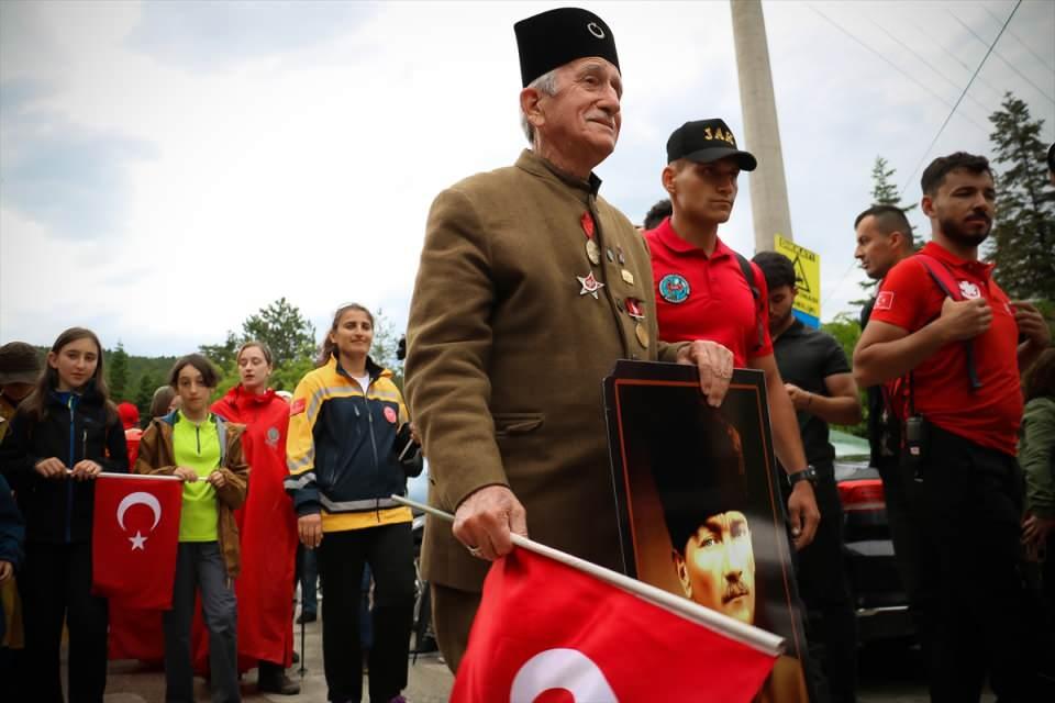 <p>Kaderin çarkının burada tersine döndüğünü vurgulayan Kasapoğlu, "Esarete mahkum edilen bir millet zincirlerini kırmıştır. Ama burada yaşananların hiçbiri tesadüfi vakalar değildir. </p>

<p> </p>
