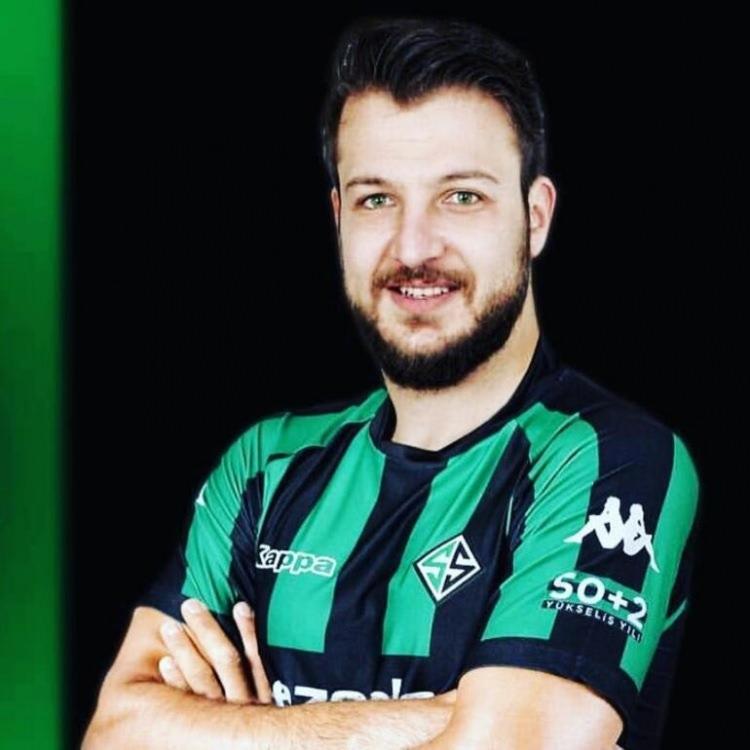 <p><br />
Sakaryaspor'da sürpriz Batuhan Karadeniz iddiası!</p>

<p>Tahir Babaoğlu'nun takımdan ayrılışı sonrası Sakaryaspor yönetimi yerli bir forvete imza attırmak isterken gündeme Batuhan Karadeniz ismi geldi.</p>

<p>Son olarak bu sezon Iğdır FK formasını terleten ve burada 29 lig maçında 16 gole imza atan 31 yaşındaki golcü ile Sakaryaspor yönetimi bir görüşme gerçekleştirecek. Sakaryaspor taraftarlarının yakından tanıdığı ve 2017/2018 sezonunda yeşil-siyahlı formayı terleten Batuhan Karadeniz, 22 maçta 12 gollük katkı sağlamıştı.</p>
