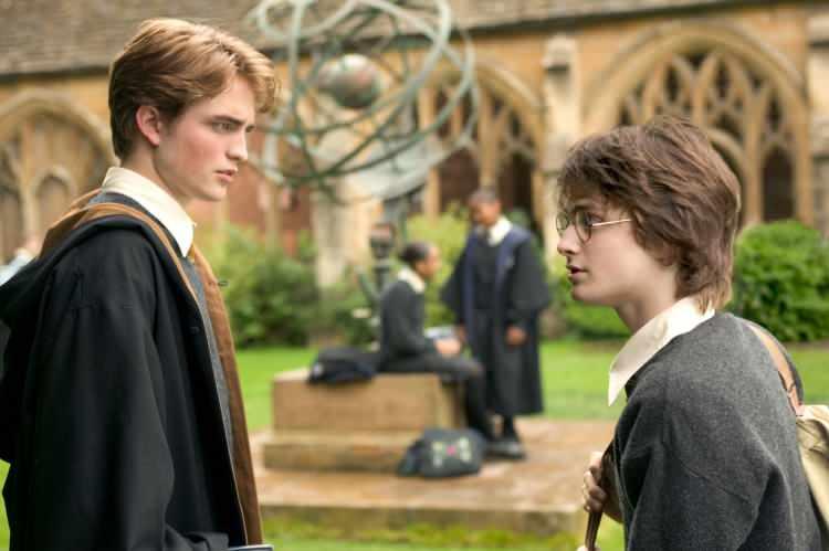 <p><strong>Robert Pattinson, dünya çapında izlenme rekorları kıran halen çok ciddi bir hayran kitlesine sahip olan Harry Potter'ın dördüncü film serisi olan Ateş Kadehi'nde ciddi bir çıkış yakaladı. </strong></p>
