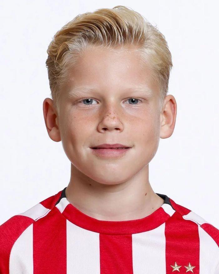 <p><strong>Mik Akkermans</strong></p>

<p>PSV Eindhoven -> Feyenoord</p>

<p>Bonservis : 90 bin Euro</p>
