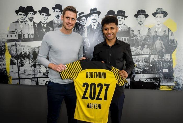 <p><strong>Karim Adeyemi</strong></p>

<p>Salzburg -> Borussia Dortmund</p>

<p>Bonservis: 30 milyon Euro</p>
