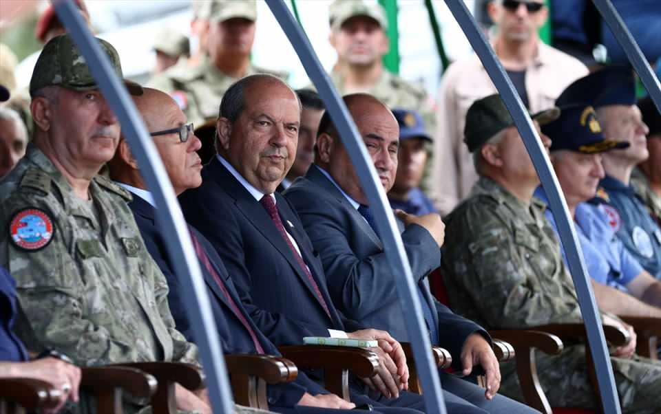 <p>Kuzey Kıbrıs Türk Cumhuriyeti'nde (KKTC) Şehit Teğmen Caner Gönyeli-2022 Arama Kurtarma Davet Tatbikatı başladı. Tatbikatın ilk safhasında KKTC hava sahasında bir yolcu uçağının Beşparmak Dağları üzerinde temasının kaybedilmesine müteakip arama ve kurtarma operasyonu gerçekleştirildi.</p>
<p> </p>