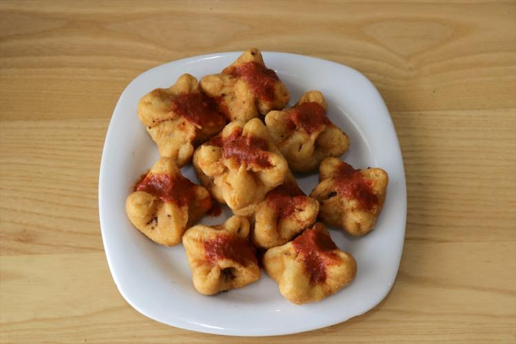 <p> Gastronomik trendler dediğimiz zaman bu üç ana trend hem dünyanın en gelişmiş 50 restoranının menülerini incelediğimiz zaman hem de insanların tüketim eğilimlerinde karşımıza çıkıyor." diye konuştu.</p>
