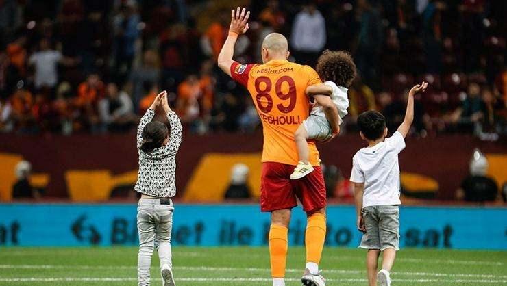 <p>Feghouli ile Babel'in ayrılmaya niyeti yok</p>

<p>Yıllık maliyetleri 7 milyon Euro'nun üzerinde olan ve sözleşmelerinin sona ermesiyle Galatasaray'da ciddi bir maaş bütçesi ortaya çıkan Feghouli ile Babel'in ayrılmaya niyeti yok!</p>
