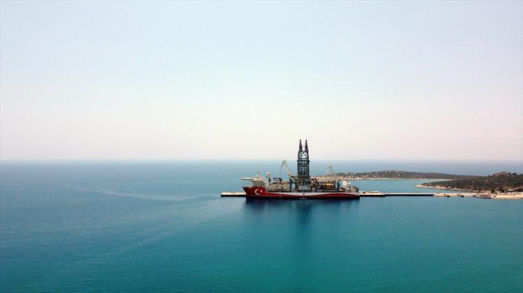 <p>Cumhurbaşkanı Recep Tayyip Erdoğan tarafından, adının Abdülhamid Han olacağı açıklanan, Türkiye'nin hidrokarbon arama çalışmalarına katılacak dördüncü sondaj gemisinde hazırlıklar devam ediyor.</p>
