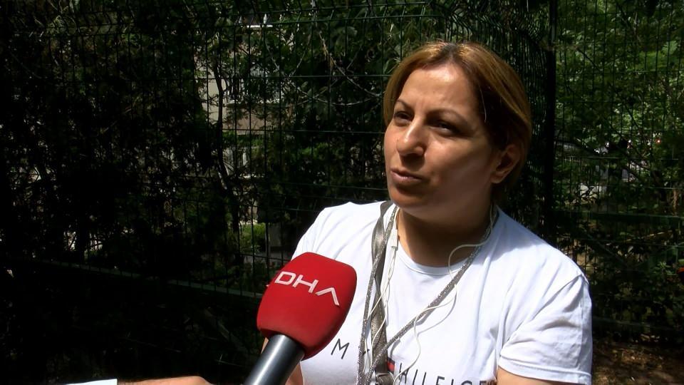 <p>Hafta sonu sınava girecek oğlu için dua etmeye geldiğini belirten İffet Yılmaz "Hazırlandık, sabırsızlıkla bekliyoruz. Zuhuratbabaya geldik. Onun yüzü suyu hürmetine inşallah. Rabbim her yere, herkese her güzel, bir yere getirsin. Benim evladım da, inşallah basketçi olmak istiyor. Zaten boyu da uzun. İki sınava da girecek. Hem cumartesi hem pazar. Öbür hedefi de öğretmenlik" diye konuştu.</p>
<p> </p>