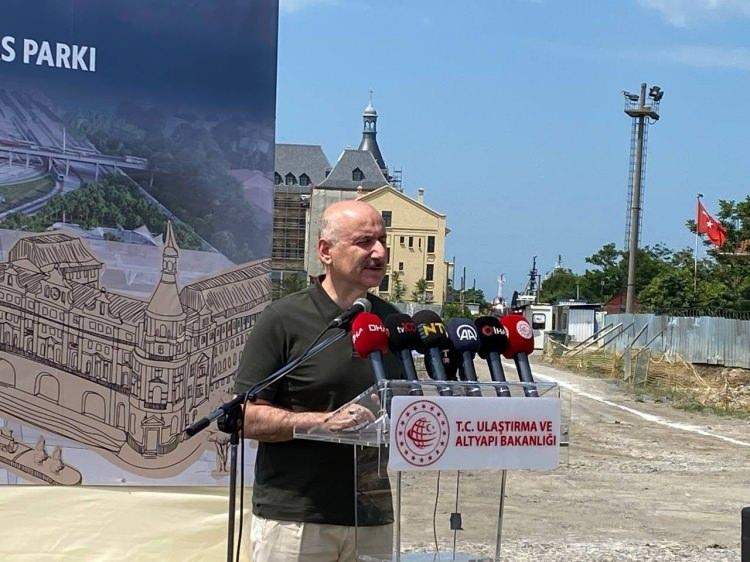 <p>Haydarpaşa Garı’nın sadece İstanbul'un tarihi açısından değil, tüm Türkiye’nin tarihi açısından değeri bulunuyor. Tarihi Haydarpaşa Gar Alanı; Arkeopark ve Gar Kompleksi tasarım konseptiyle Türkiye ve dünyada bir ilk olacak. </p>