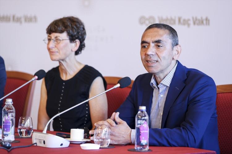 <p>Cihan Özsönmez, ödülü, küresel veya bölgesel çapta etkili, önemli sorunların aşılmasında ve insanlık için yeni imkanların yaratılmasında olağanüstü başarılar elde eden kişilere vereceklerini kaydederek, sözlerini şöyle sürdürdü:</p>