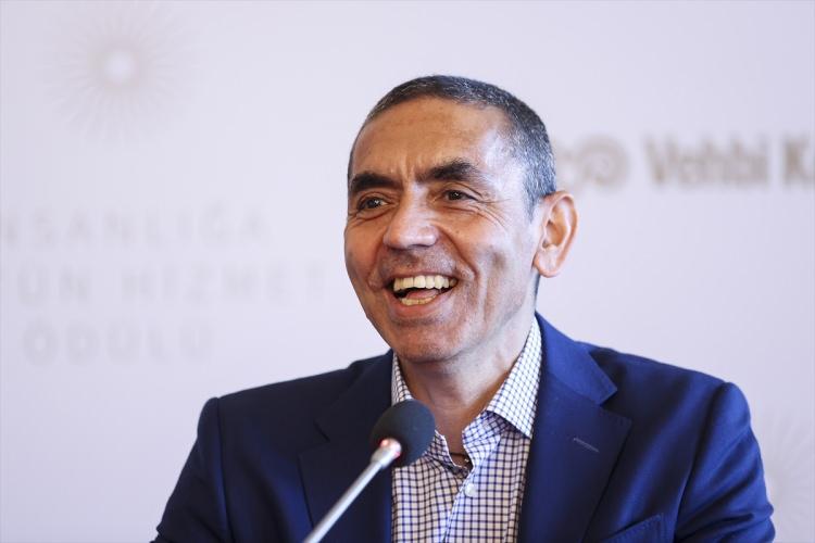 <div>Tören öncesi düzenlenen basın toplantısında açıklamalarda bulunan Vehbi Koç Vakfı Genel Müdürü Cihan Özsönmez, ödülün 200 bin dolarlık karşılığı olduğunu söyledi.</div>

<div> </div>

<div>Özsönmez, Türeci ile Şahin'in bu ödülü nakit olarak almayı tercih etmediklerini, söz konusu tutarın ortak belirlenecek AR-GE çalışmaları ve ihtiyaç sahibi öğrenciler için kullanılacağını bildirdi.</div>
