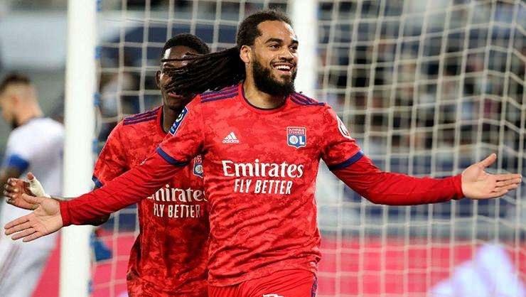 <p><strong>Denayer için ufak pürüzler kaldı!</strong></p>

<p>Eski oyuncusu Denayer'i kadrosuna katmak isteyen Galatasaray, ufak pürüzlerin ardından transferi yüksek ihtimalle gerçekleştirecek. Belçikalı savunmacının sağlık raporları incelenip, son karar verilecek. | Fanatik</p>
