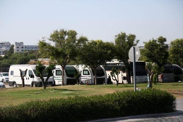 <p>Uyarılara rağmen karavan park alanı dışında bölgede park eden karavancılara idari para cezası uygulanacak. Park alanı ise Antalya Sosyal Hizmetler A.Ş. tarafından işletilecek. </p>