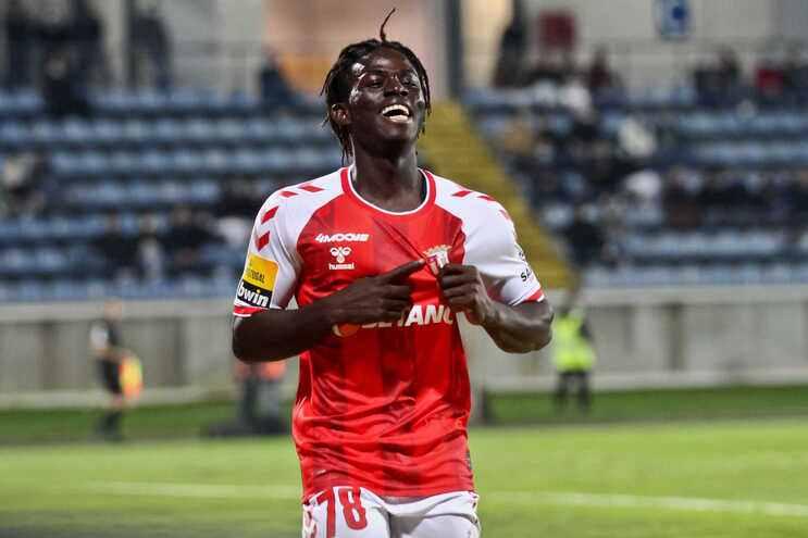 <p>Gine-Bissau uyruklu Roger Fernandes, 4 milyon Euro değerindeki piyasasıyla listenin 6'ncı sırasında yer alıyor. Kasım ayında 17 yaşına girecek oyuncu, Portekiz'in Braga takımında oynuyor.</p>