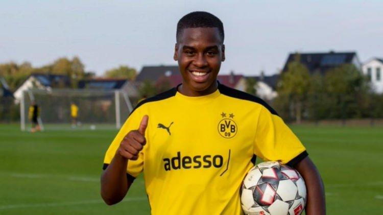 <p>Listenin beşinci sırasında Youssoufa Moukoko'ya benzerliğiyle dikkat çeken Jamie Bynoe-Gittens var. Bonservisi Borussia Dortmund'da bulunan oyuncunun güncel piyasa değeri 4 milyon Euro civarında.</p>