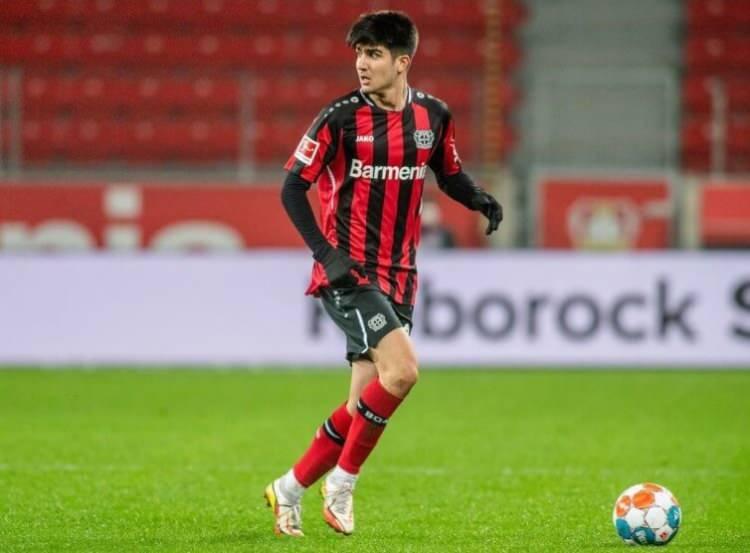 <p>Türk asıllı Danimarkalı Zidan Sertdemir, listeye 11'inci sıradan dahil oldu. Nürnberg'de yetişip Leverkusen'e transfer olan Sertdemir, 2 milyon Euro değerinde.</p>
