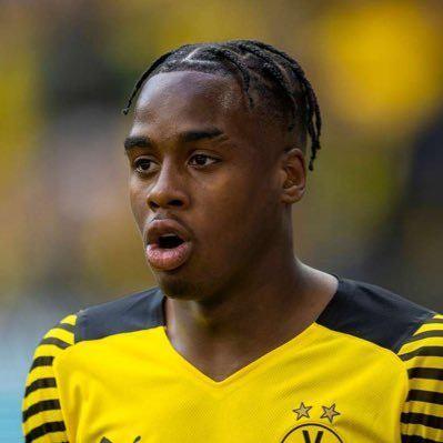 <p>Önümüzdeki yıl için A Takıma çıkarılan Bynoe-Gittens, 2020'de bedelsiz olarak Manchester City'den alınmıştı. Genç futbolcu sağ kanat ve sol kanatta oynayabiliyor.</p>