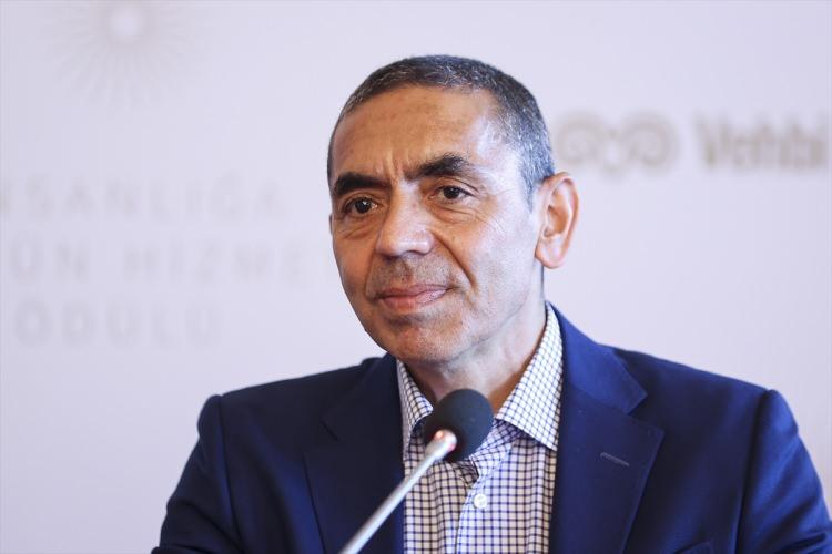 <div>"Çok kıymet verdiğimiz bu ödülümüzü, tüm dünya için fayda yaratma başarısını göstermiş ve artık nerede yaşarsa yaşasın geçmişiyle ve ondan da önemlisi yüreğiyle bu ülkeye bağlı kişilere vermek istiyoruz. Böylece, bugün maalesef akıllarında geleceğe ilişkin pek çok soru işareti olduğunu bildiğim pırıl pırıl gençlerimize 'Evet, ben de yapabilirim, biz de yapabiliriz.' azmini aşılayacağımıza, onlara güç ve ilham vereceğimize inanıyoruz."</div>
<div> </div>
